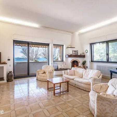 Emma's Fronte Mare Con Piscina - Apulia
