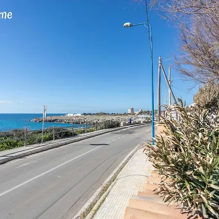 Emma's Fronte Mare Con Piscina - Apulia *